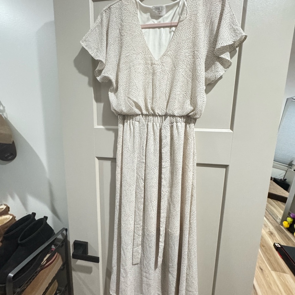 Chic Cream V-Neck Midi Dress